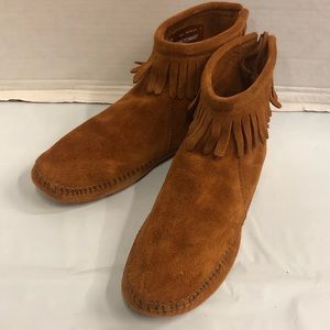 MINNETONKA Women’s Brown Back Zip Soft Sole Fringe Boot